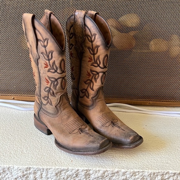 Circle G Ladies Brown Flowered Embroidery Square Toe - Picture 7 of 7